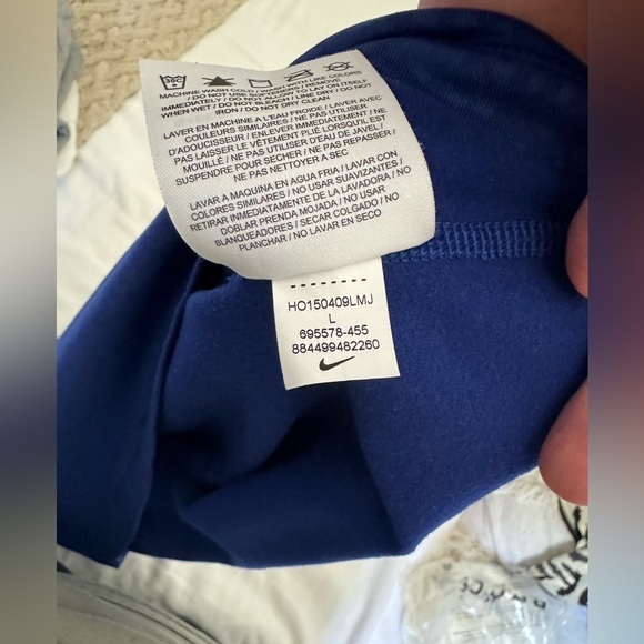 Nike half zip up top - Picture 3 of 4